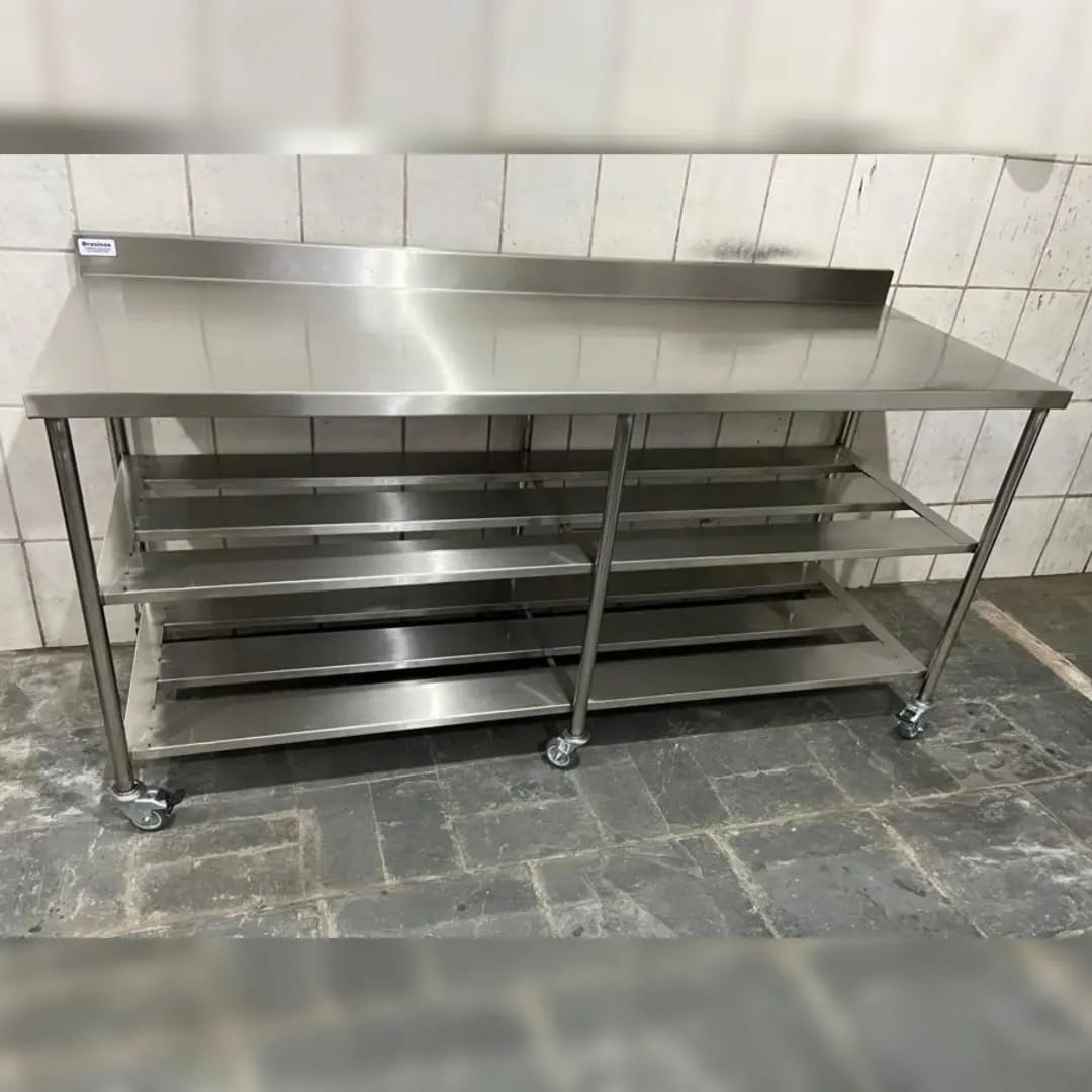 Prateleira em aço inox para cozinha industrial - Brás Inox