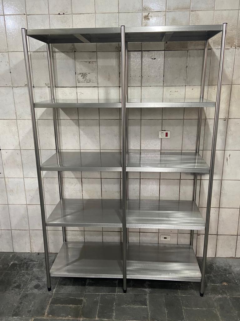 Estante gradeada de inox